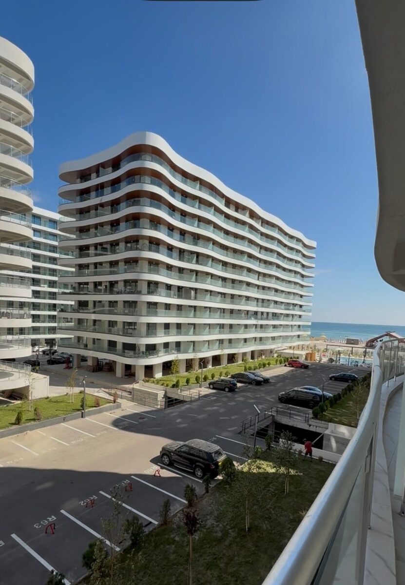 Vedere spre mare de la balcon